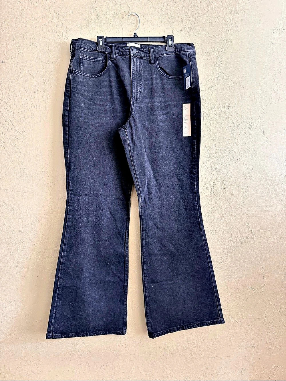 Old Navy High-Rise Flare Jeans in Black Waist 16 NWT